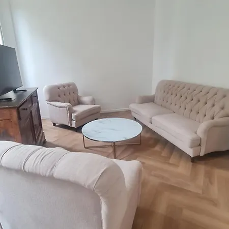 2 Chambres, De Luxe, A 50 M De La *